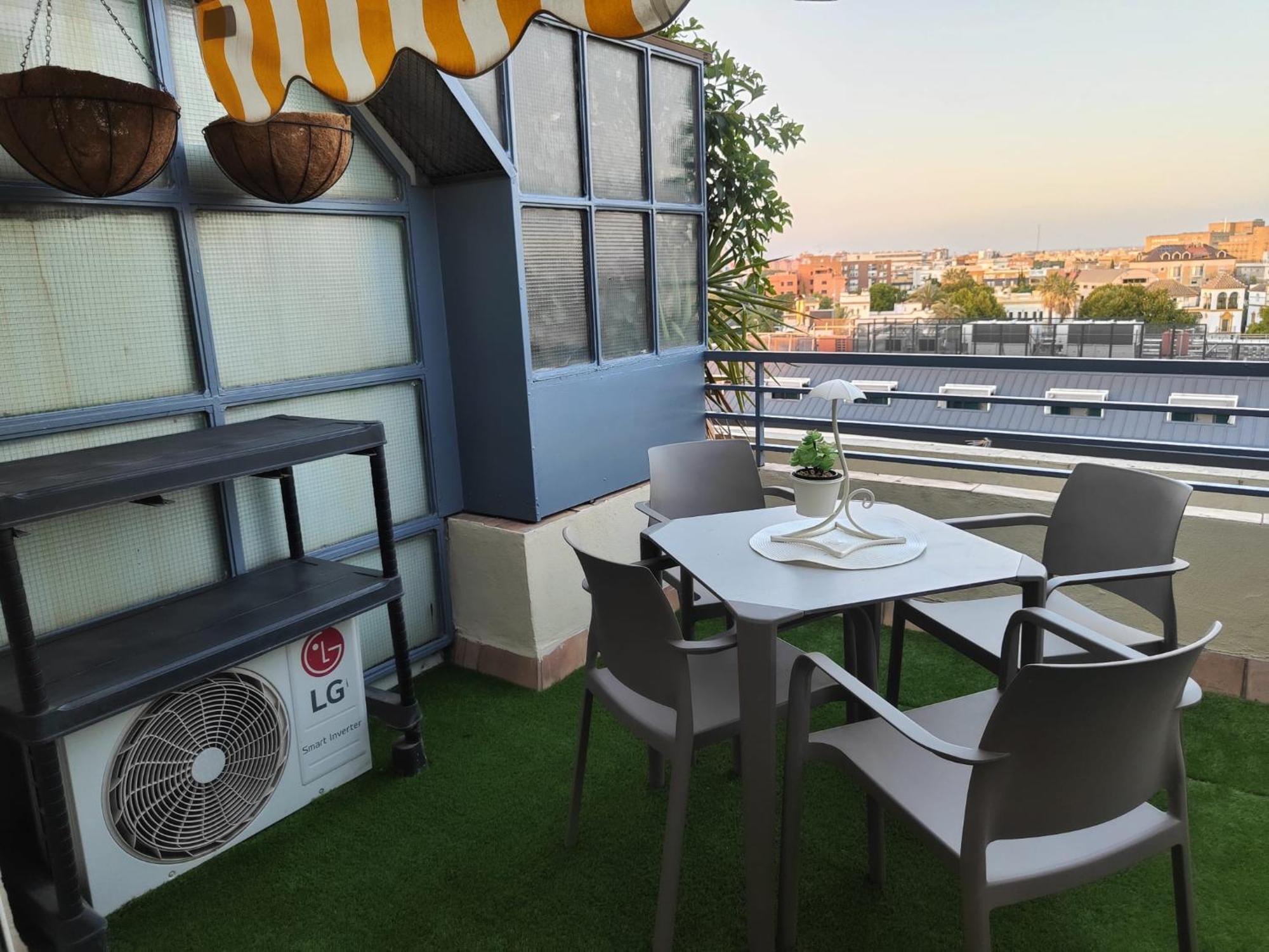 Agradable Duplex Terraza Virgen Del Rocio Appartement Sevilla Buitenkant foto